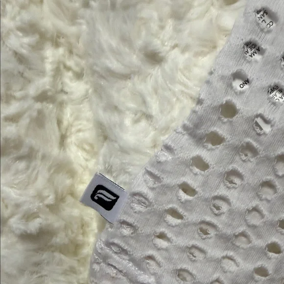 Fabletics White Textured Tank Top Women’s size large NWT - Picture 8 of 8